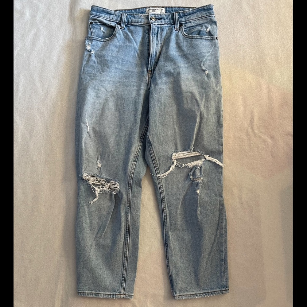 Abercrombie & Fitch - Curve Love High Rise Mom Jeans